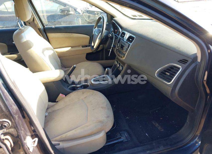 Photo 5 of 2011 Chrysler 200 TOURING (VIN 1C3BC1FB8BN531472)