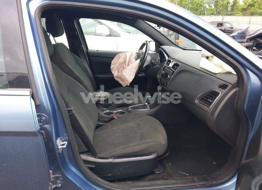 Photo 5 of 2011 Chrysler 200 TOURING (VIN 1C3BC1FB8BN603948)