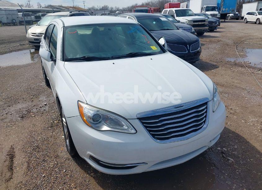 2011 Chrysler 200 TOURING (VIN 1C3BC1FB8BN613394) main photo