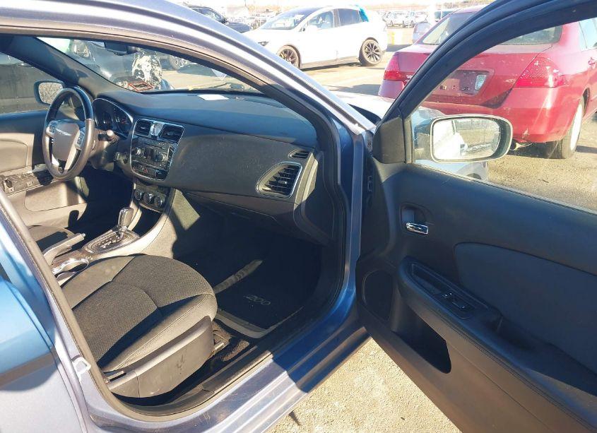 Photo 5 of 2011 Chrysler 200 TOURING (VIN 1C3BC1FB8BN615274)