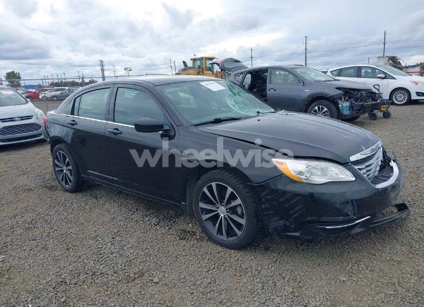 2011 Chrysler 200 TOURING (VIN 1C3BC1FG1BN602913) main photo