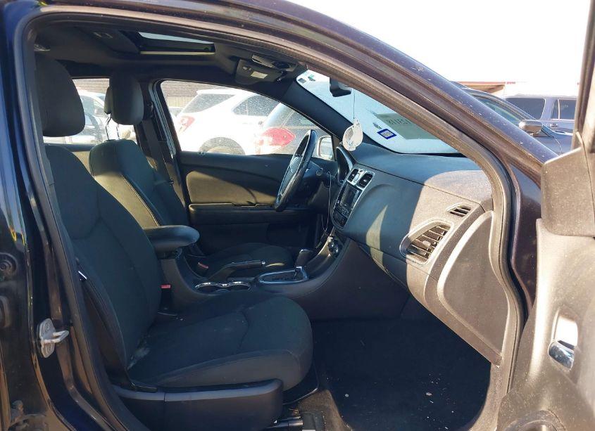 Photo 5 of 2011 Chrysler 200 TOURING (VIN 1C3BC1FG3BN601150)