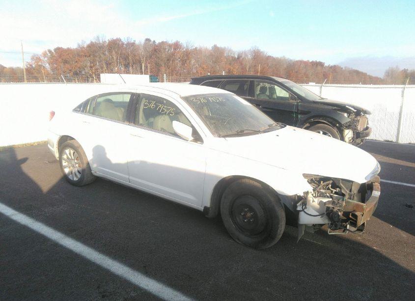 2011 Chrysler 200 TOURING (VIN 1C3BC1FG4BN614392) main photo