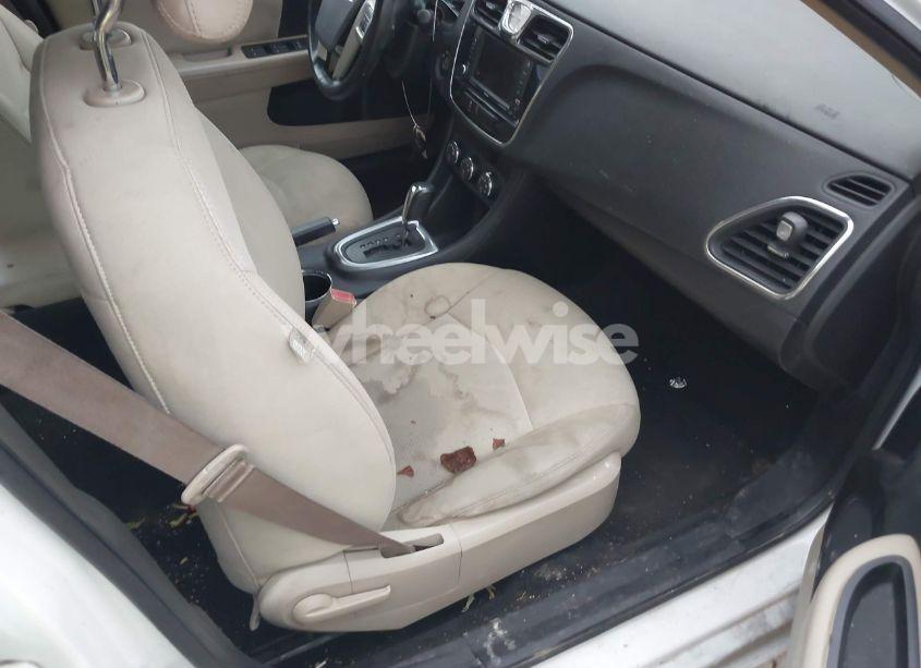 Photo 5 of 2011 Chrysler 200 TOURING (VIN 1C3BC1FG4BN614392)