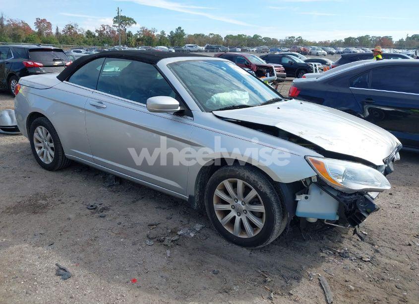 2011 Chrysler 200 TOURING (VIN 1C3BC2EB2BN532527) main photo