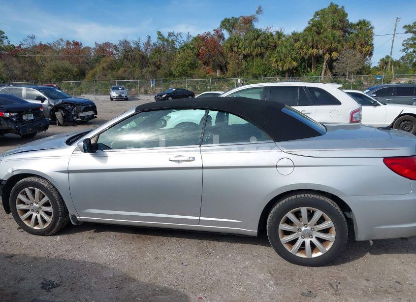 Photo 15 of 2011 Chrysler 200 TOURING (VIN 1C3BC2EB2BN532527)