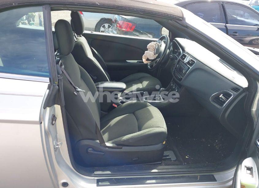 Photo 5 of 2011 Chrysler 200 TOURING (VIN 1C3BC2EB2BN532527)