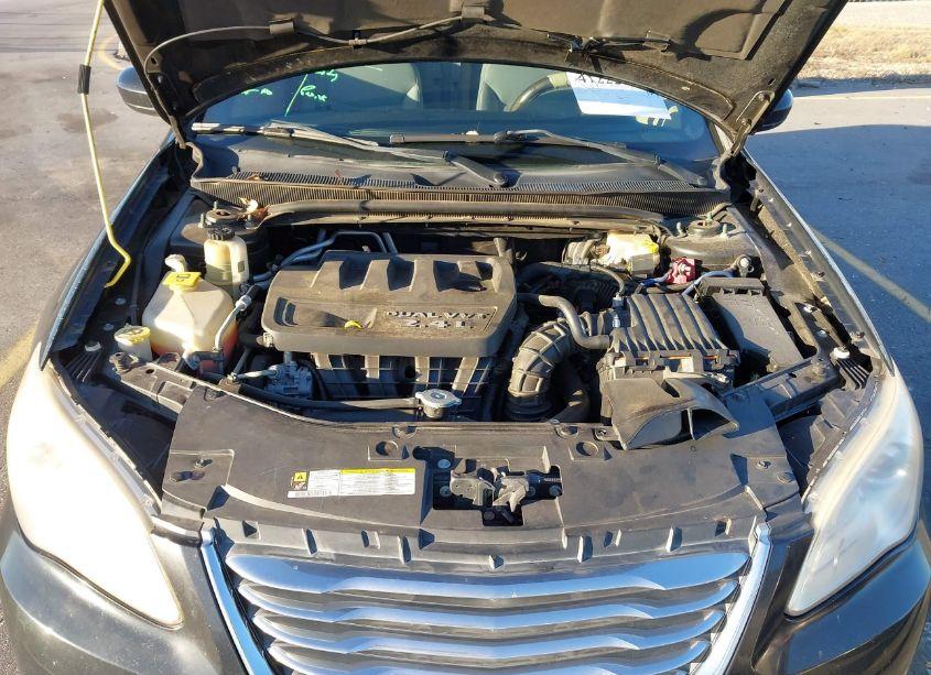 Photo 10 of 2011 Chrysler 200 TOURING (VIN 1C3BC2EB4BN543321)