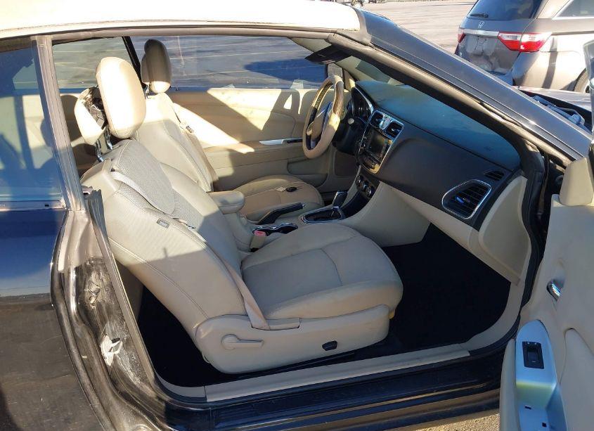 Photo 5 of 2011 Chrysler 200 TOURING (VIN 1C3BC2EB4BN543321)