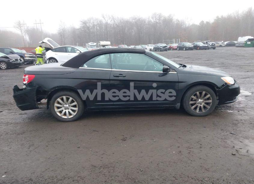 Photo 13 of 2011 Chrysler 200 TOURING (VIN 1C3BC2EB5BN542940)