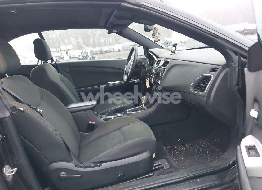 Photo 5 of 2011 Chrysler 200 TOURING (VIN 1C3BC2EB5BN542940)