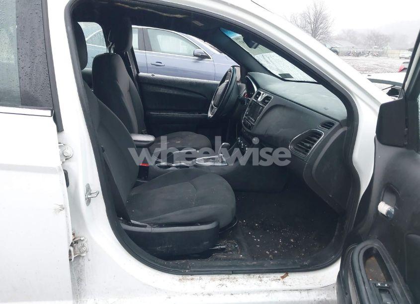 Photo 5 of 2011 Chrysler 200 LIMITED (VIN 1C3BC2FB1BN614845)