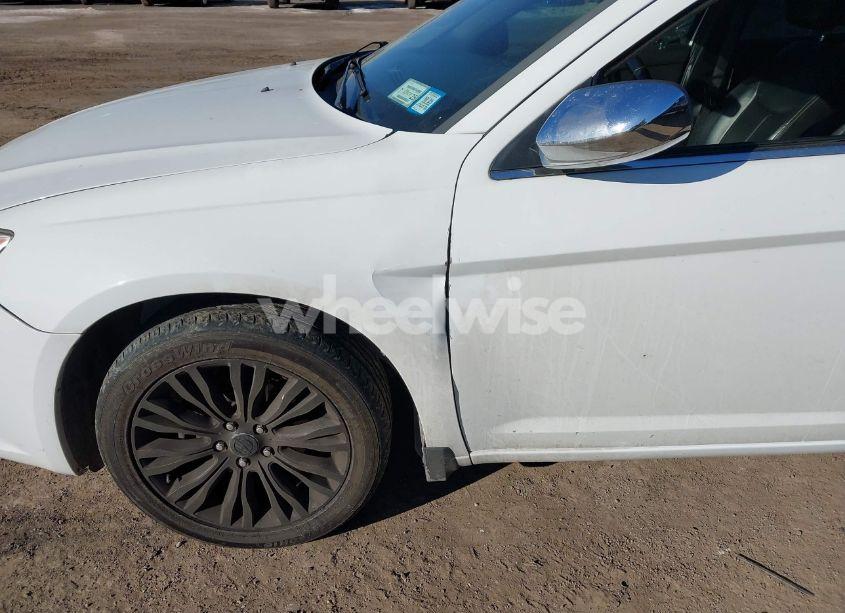 Photo 14 of 2011 Chrysler 200 LIMITED (VIN 1C3BC2FB3BN569908)