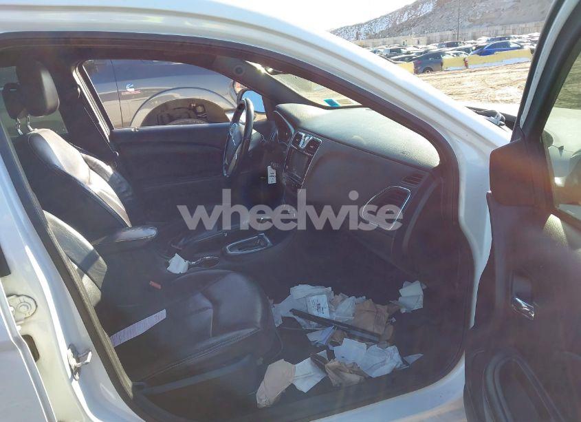 Photo 5 of 2011 Chrysler 200 LIMITED (VIN 1C3BC2FB3BN569908)