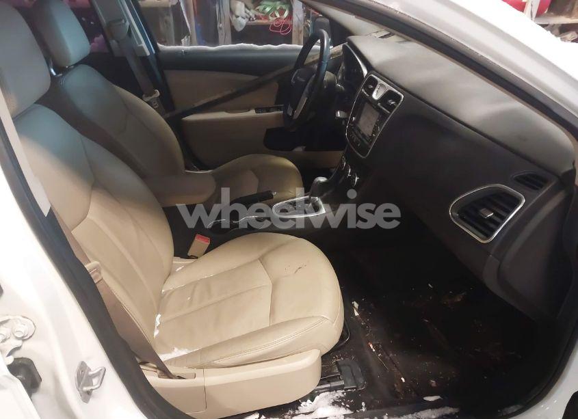 Photo 5 of 2011 Chrysler 200 LIMITED (VIN 1C3BC2FB5BN571269)