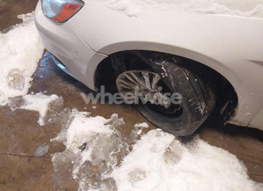 Photo 6 of 2011 Chrysler 200 LIMITED (VIN 1C3BC2FB5BN571269)