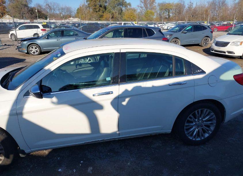 Photo 14 of 2011 Chrysler 200 LIMITED (VIN 1C3BC2FB9BN500947)