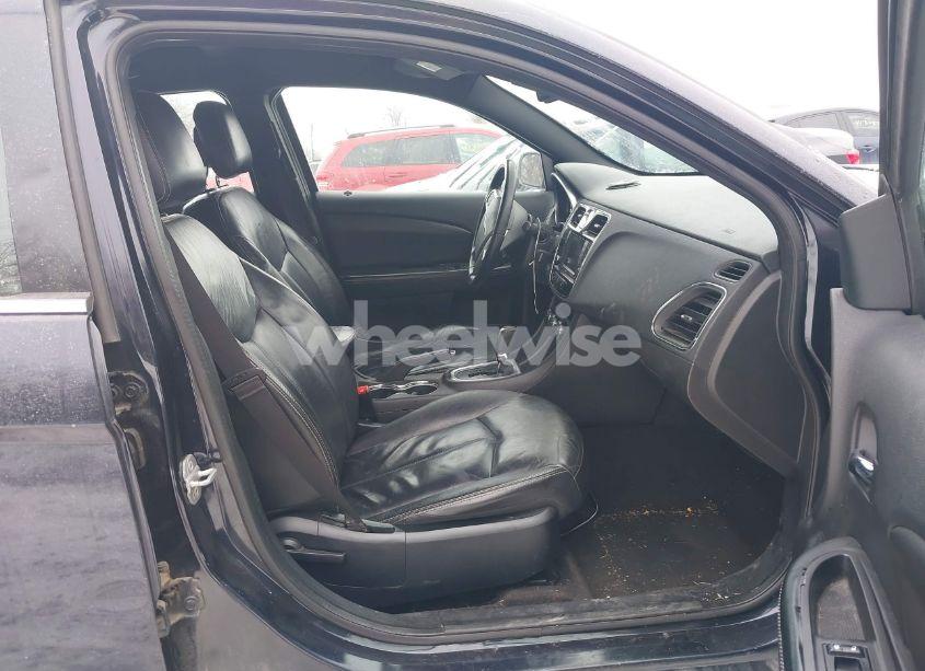 Photo 5 of 2011 Chrysler 200 LIMITED (VIN 1C3BC2FG9BN527223)