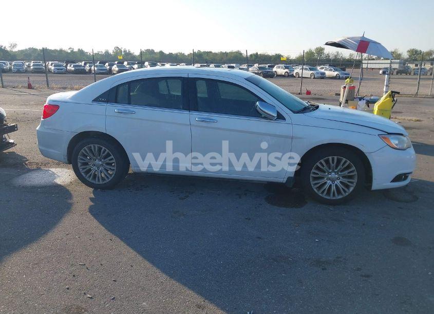 2011 Chrysler 200 LIMITED (VIN 1C3BC2FGXBN548114) main photo