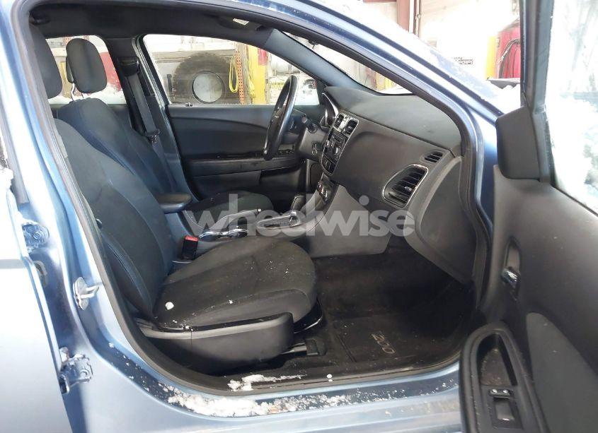 Photo 5 of 2011 Chrysler 200 LX (VIN 1C3BC4FB9BN568421)