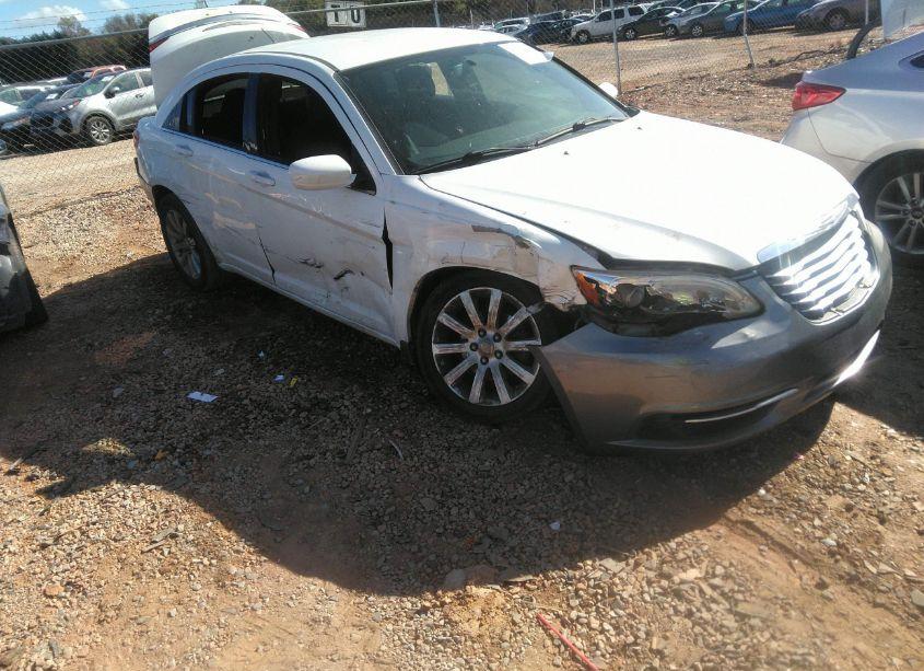 2011 Chrysler 200 LX (VIN 1C3BC4FB9BN585610) main photo