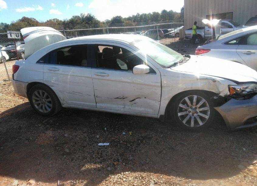 Photo 14 of 2011 Chrysler 200 LX (VIN 1C3BC4FB9BN585610)