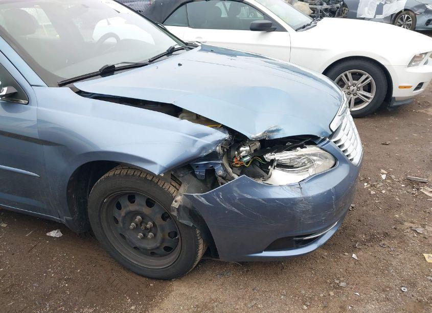 Photo 6 of 2011 Chrysler 200 LX (VIN 1C3BC4FBXBN558089)