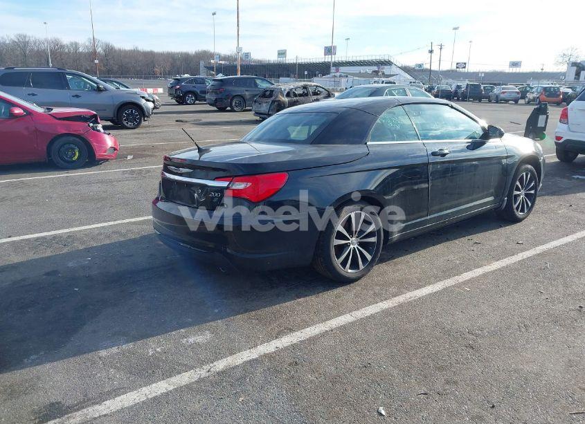 Photo 4 of 2011 Chrysler 200 S (VIN 1C3BC8EG3BN616063)