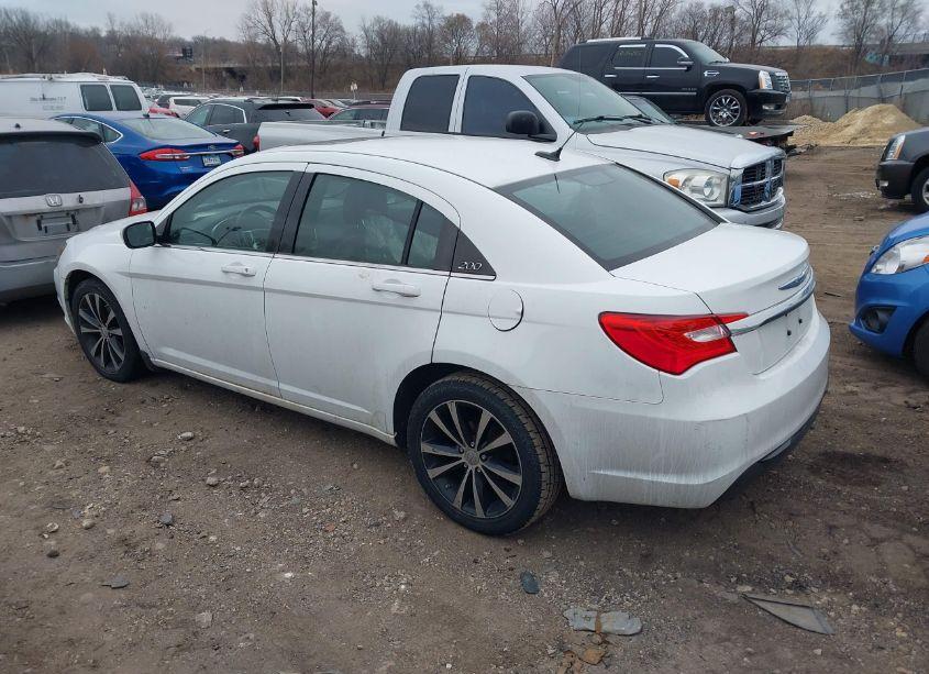 Photo 3 of 2011 Chrysler 200 S (VIN 1C3BC8FG3BN624341)