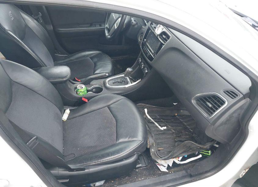 Photo 5 of 2011 Chrysler 200 S (VIN 1C3BC8FG3BN624341)