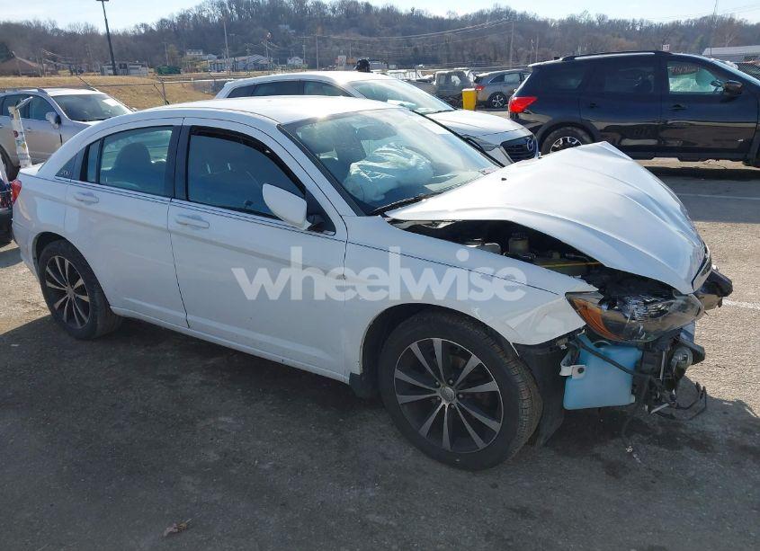 2011 Chrysler 200 S (VIN 1C3BC8FG4BN567678) main photo