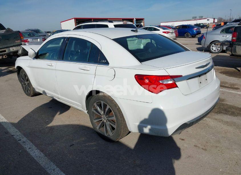 Photo 3 of 2011 Chrysler 200 S (VIN 1C3BC8FG4BN567678)