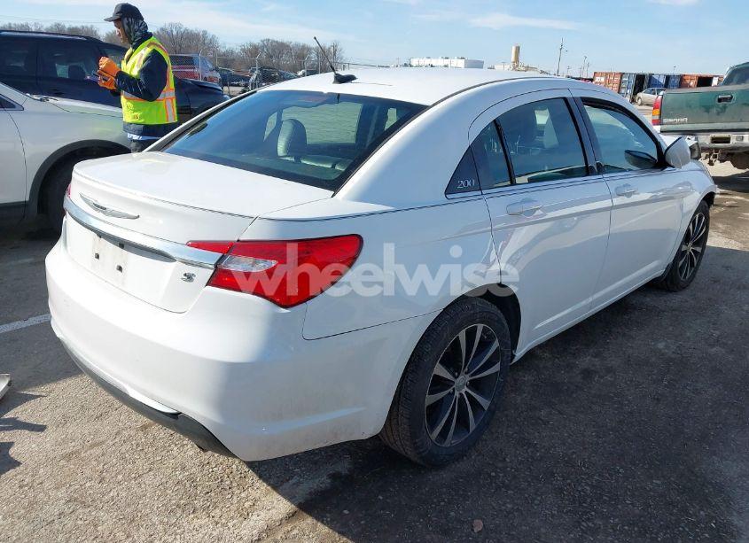Photo 4 of 2011 Chrysler 200 S (VIN 1C3BC8FG4BN567678)