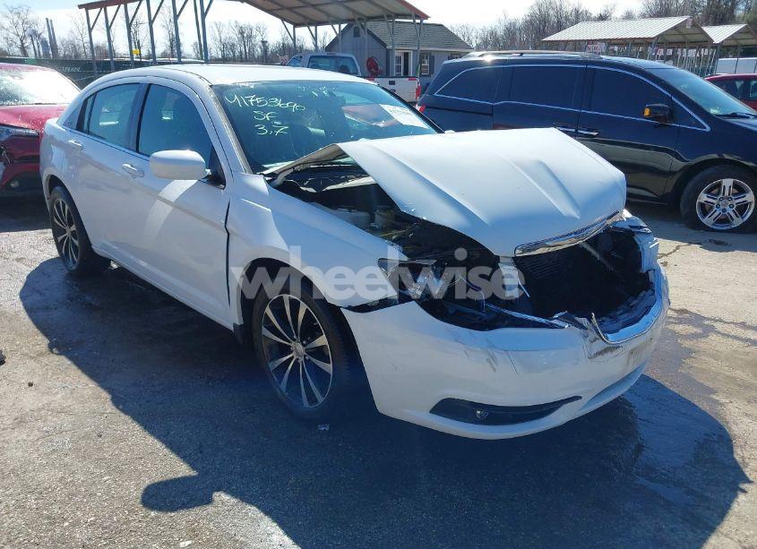 2011 Chrysler 200 S (VIN 1C3BC8FG5BN613552) main photo