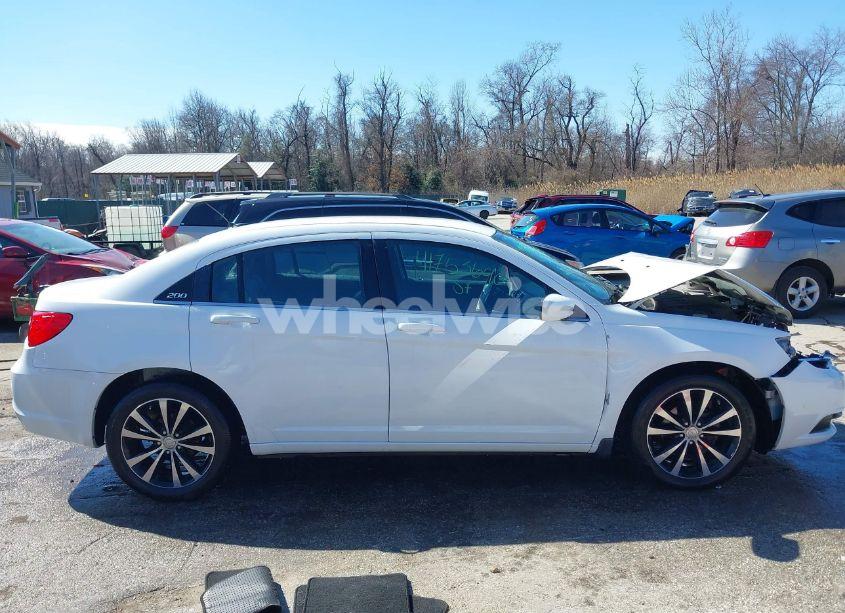 Photo 13 of 2011 Chrysler 200 S (VIN 1C3BC8FG5BN613552)