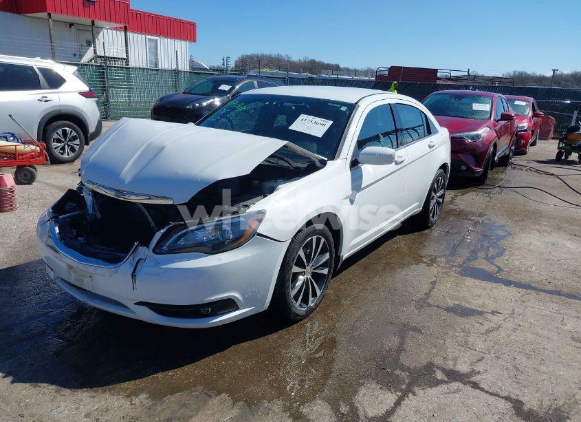 Photo 2 of 2011 Chrysler 200 S (VIN 1C3BC8FG5BN613552)
