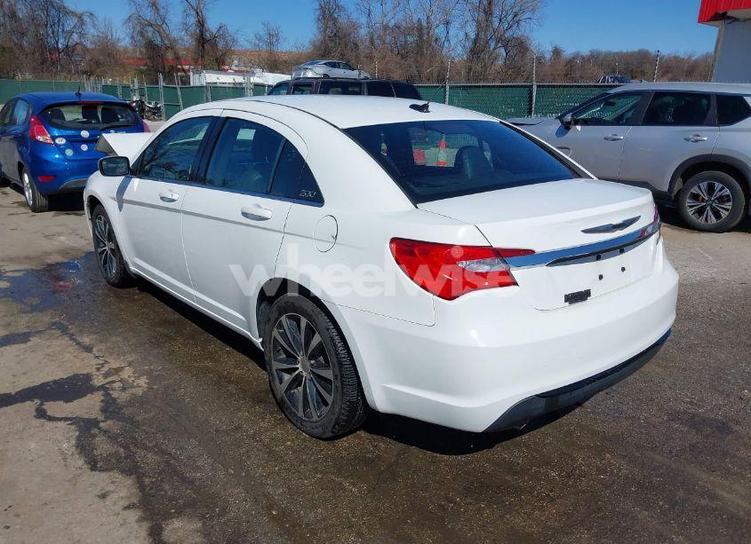 Photo 3 of 2011 Chrysler 200 S (VIN 1C3BC8FG5BN613552)