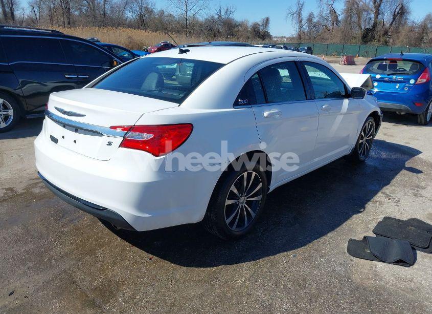 Photo 4 of 2011 Chrysler 200 S (VIN 1C3BC8FG5BN613552)
