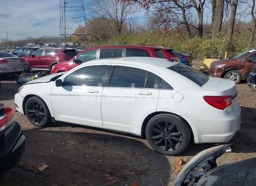 Photo 14 of 2011 Chrysler 200 S (VIN 1C3BC8FG8BN574861)