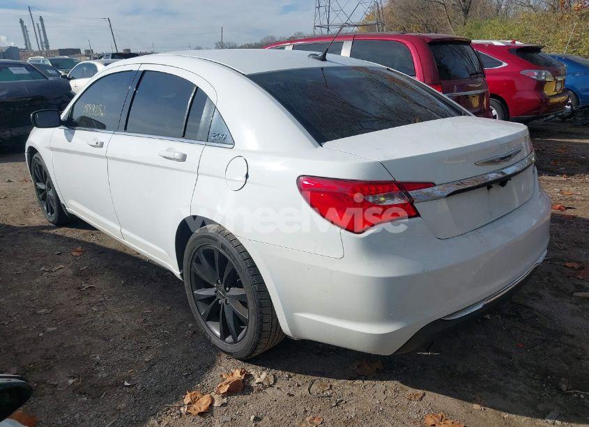 Photo 3 of 2011 Chrysler 200 S (VIN 1C3BC8FG8BN574861)
