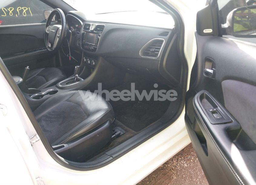 Photo 5 of 2011 Chrysler 200 S (VIN 1C3BC8FG8BN574861)