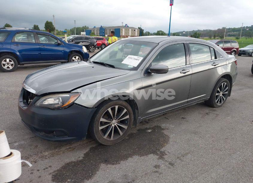 Photo 2 of 2011 Chrysler 200 S (VIN 1C3BC8FG8BN577534)