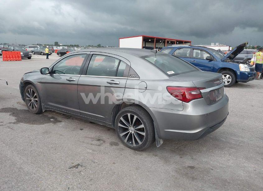 Photo 3 of 2011 Chrysler 200 S (VIN 1C3BC8FG8BN577534)