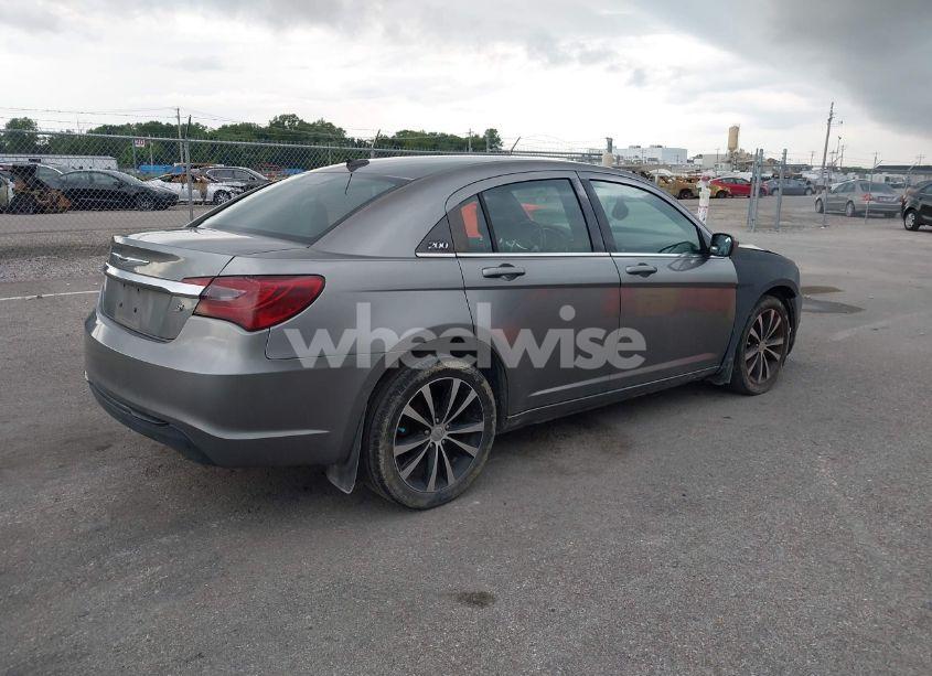 Photo 4 of 2011 Chrysler 200 S (VIN 1C3BC8FG8BN577534)
