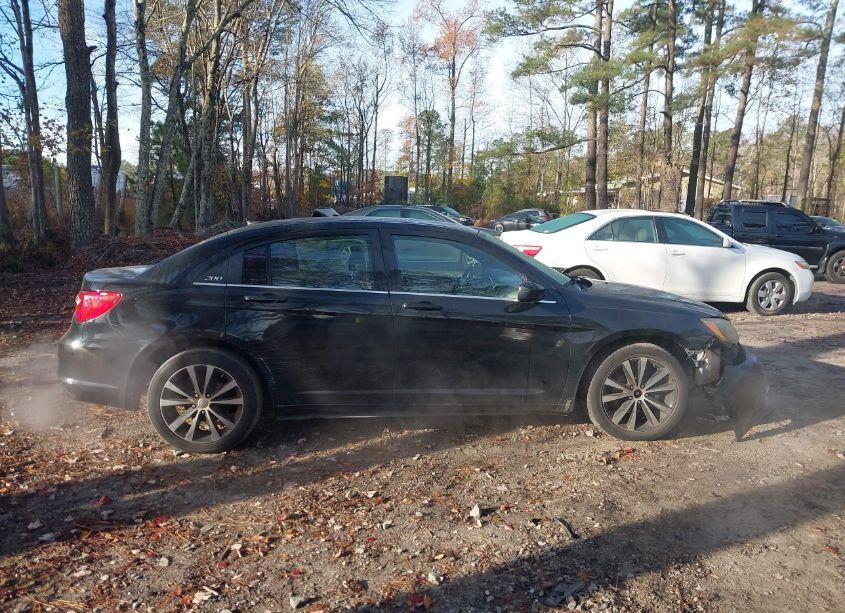 Photo 13 of 2011 Chrysler 200 S (VIN 1C3BC8FGXBN567832)