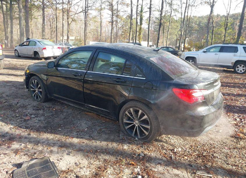 Photo 3 of 2011 Chrysler 200 S (VIN 1C3BC8FGXBN567832)