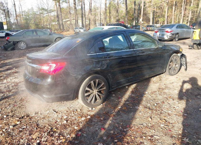 Photo 4 of 2011 Chrysler 200 S (VIN 1C3BC8FGXBN567832)