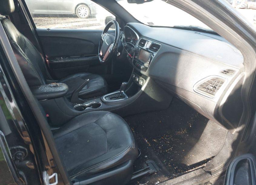 Photo 5 of 2011 Chrysler 200 S (VIN 1C3BC8FGXBN567832)