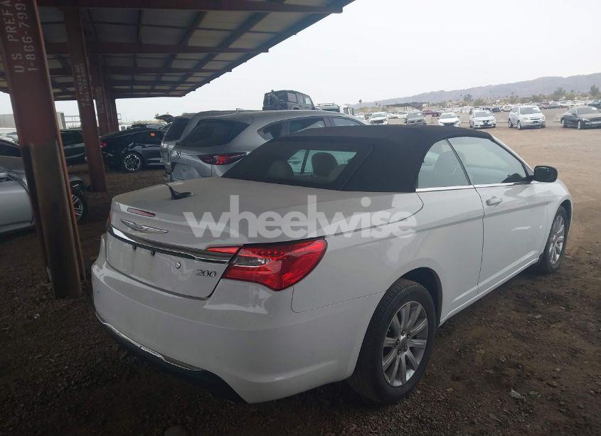 Photo 4 of 2012 Chrysler 200 TOURING (VIN 1C3BCBEB5CN119146)