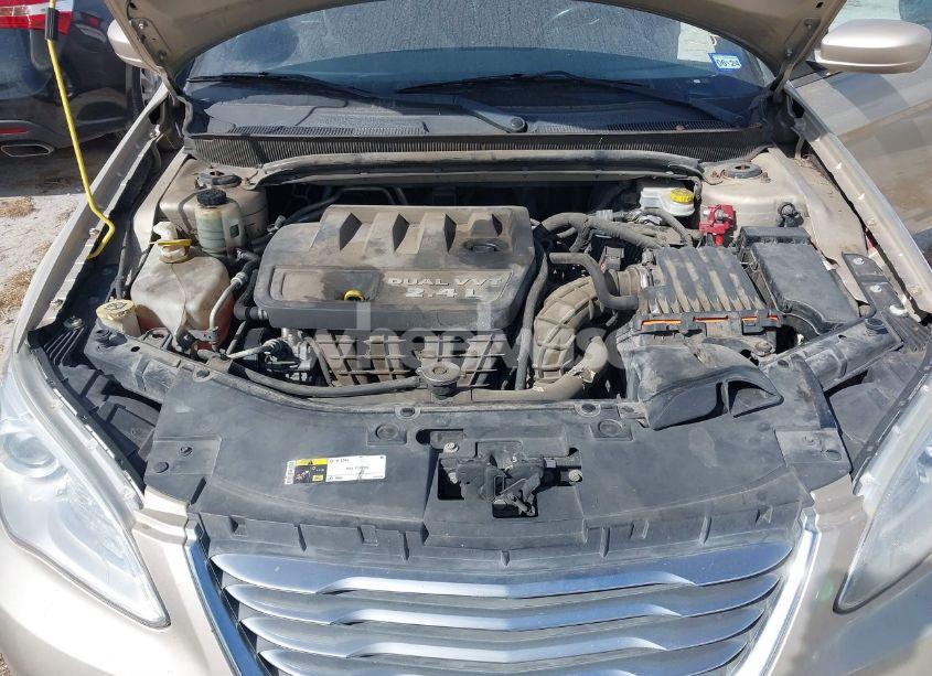 Photo 10 of 2014 Chrysler 200 TOURING (VIN 1C3BCBEB5EN158080)